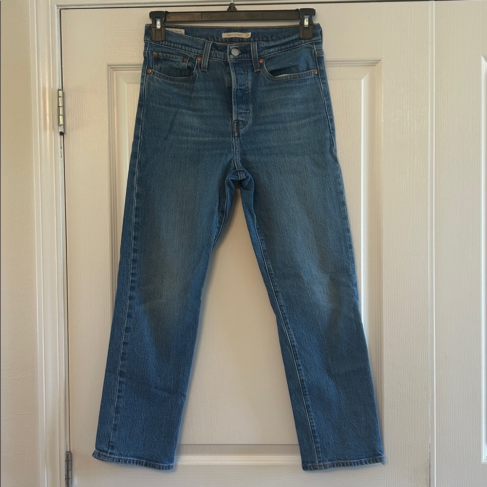 Levi's Wedgie Straight Medium Wash Blue Jeans Size 28